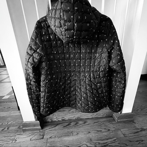 The North Face light jacket size large - Picture 2 of 9